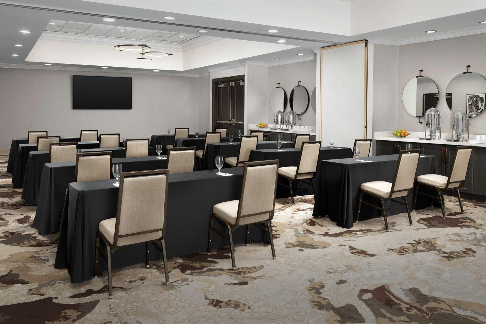 Hilton Phoenix Chandler Exterior photo